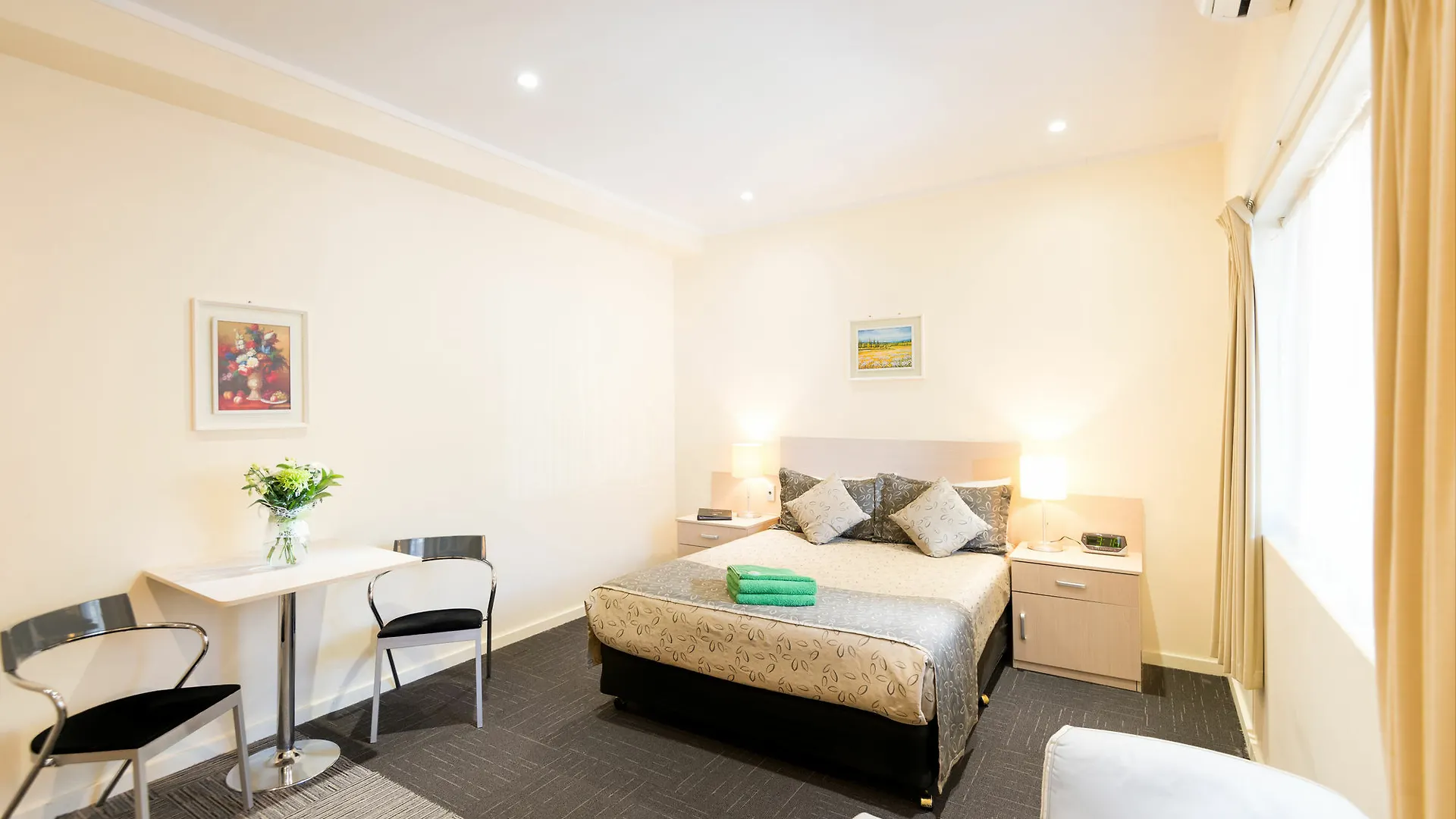 Adelaide Granada Motor Inn 3*,
